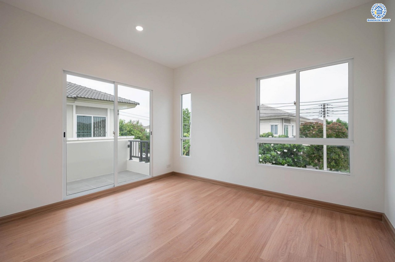 บ้านมือสองตกแต่งใหม่ โครงการ ภัสสร26 ราชพฤกษ์-ติวานนท์ เนื้อที่ 55.9 ตร.ว. ฟังก์ชัน 3 ห้องนอน 3 ห้องน้ำ จอดรถได้ 2 คัน บรรยากาศเงียบสงบเป็นส่วนตัว สิ่งอำนวยความสะดวกมากมาย! บนทำเลศักยภาพ หน้าโครงการติดถนนใหญ่ เชื่อมต่อถนนราชพฤกษ์ ใกล้จุดขึ้นทางด่วน "ศรีสมาน"